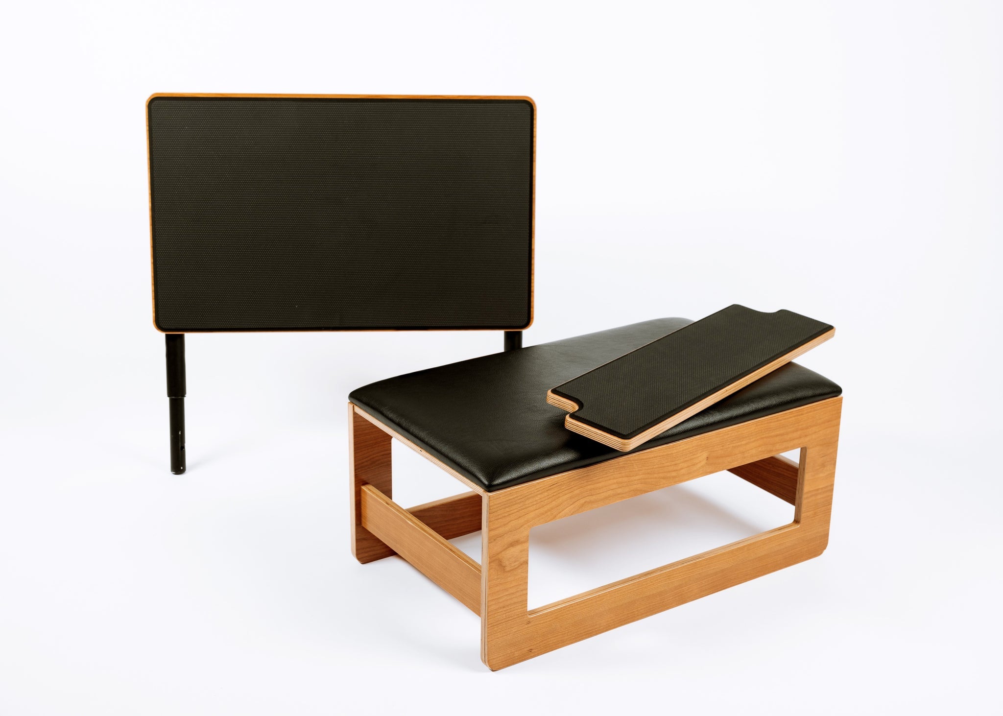 Flexia Smart Reformer 'all-in-bundle' accessories and machine display.